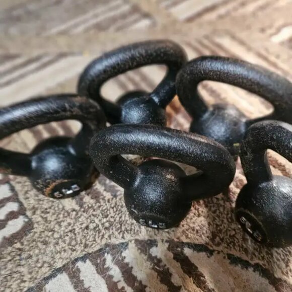 5x 5 lb iron Kettlebells weights - Picture 3 of 4